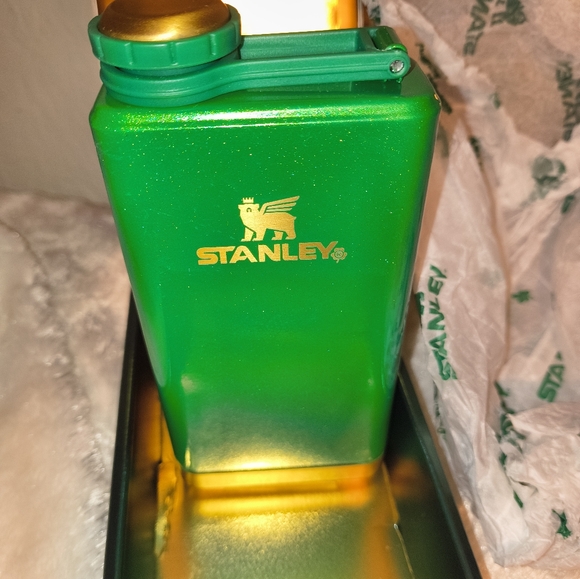 Stanley Shamrock Green Flask with Box Limited Edition - Picture 6 of 10